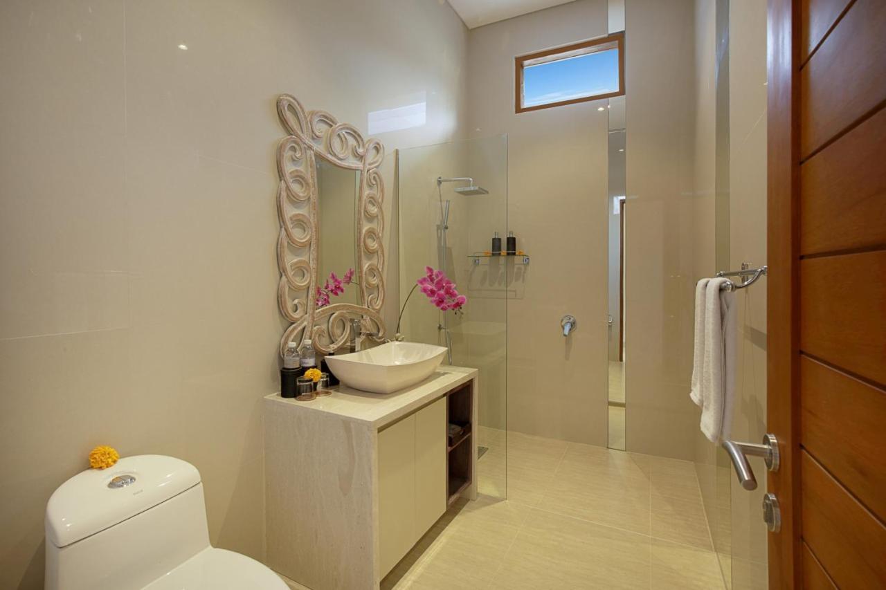 Holl Villa By Wildflower Group Легиан Екстериор снимка